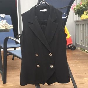 Super flattering shorts and vest set size6